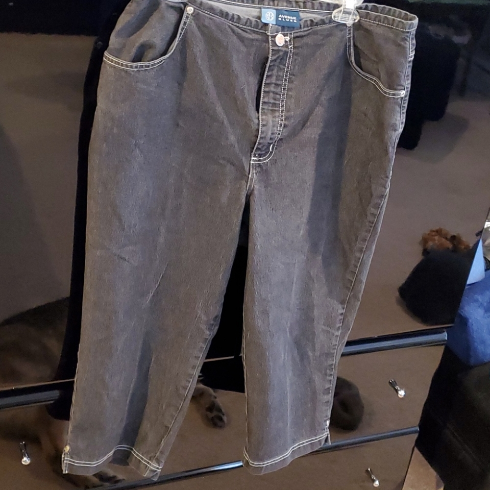 Avenue cropped black jeans. Size 18W.